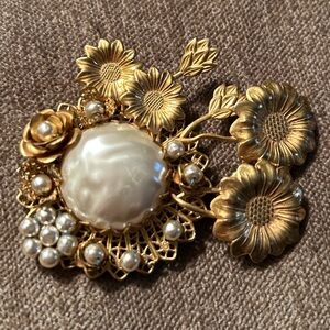 1950’s Miriam Haskell Gold Tone & Faux Pearl Brooch